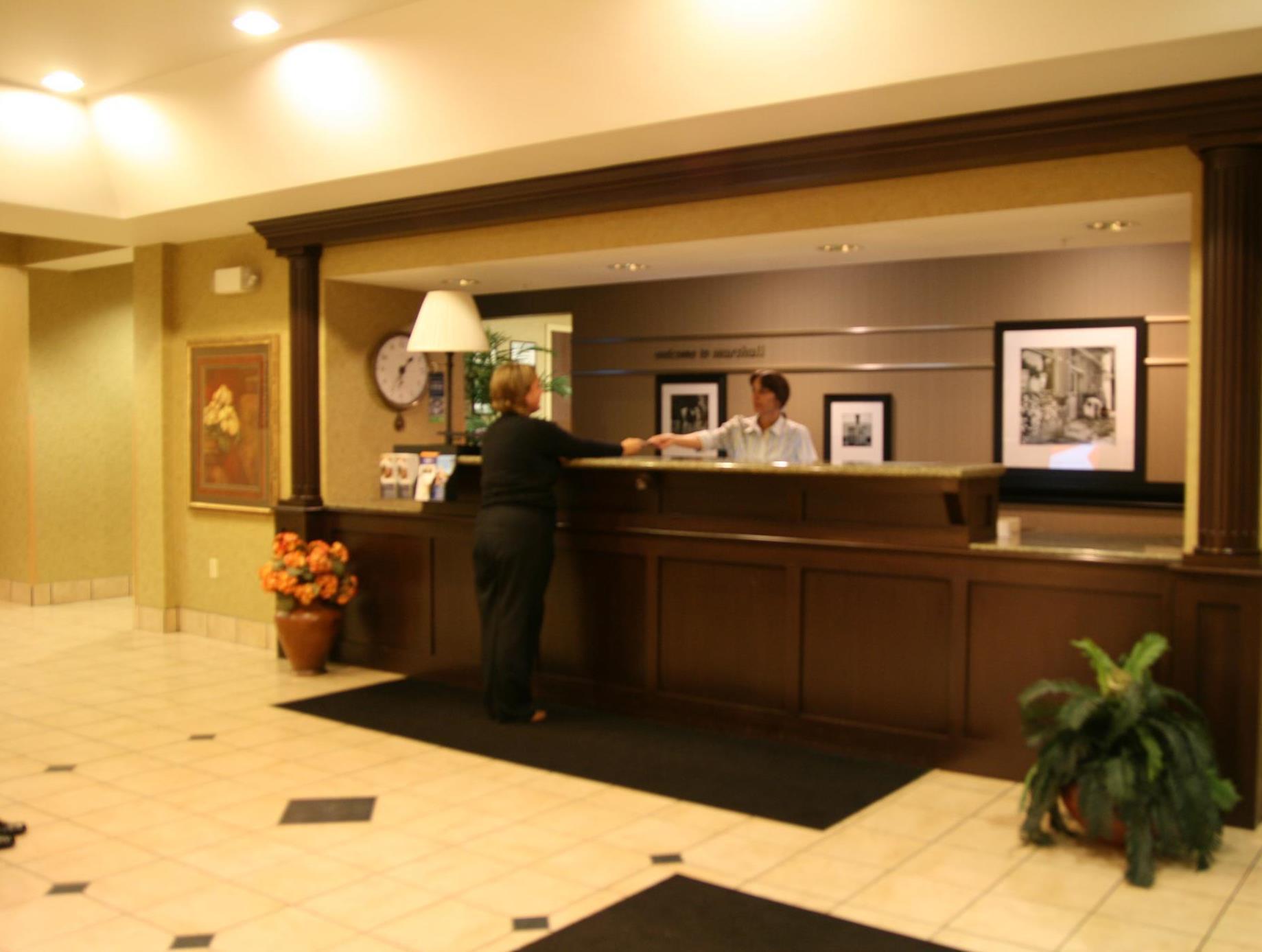 Hampton Inn Marshall Exteriör bild